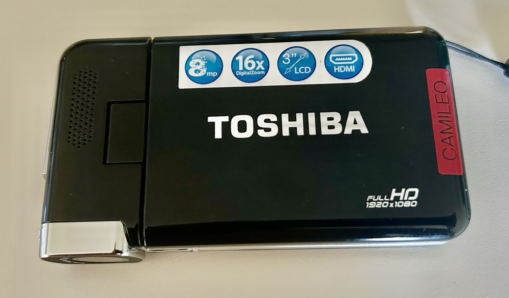 Toshiba Camileo S30 Digital Camera Camcorder HD 1920x1080 Black 8mp COMPLETE SET